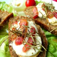 Salade de chèvre chaud, lardons grillés